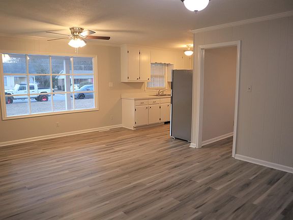 4th image of 212 Glenwood Trl