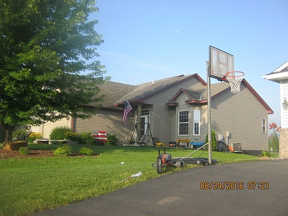2nd image of 415 12th Ave NE
