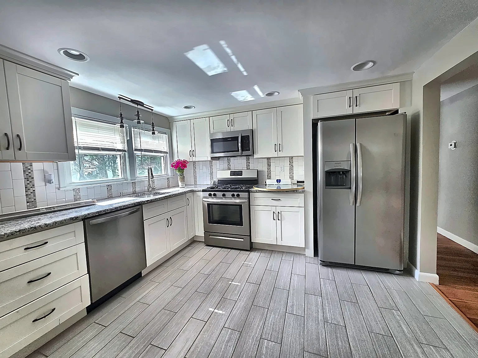 3 bed, $3,300 — Photo 2