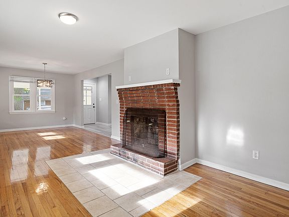 4th image of 2414 Chapin St