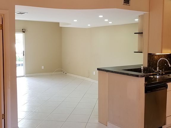 4th image of 3745 NE 171st St APT 55