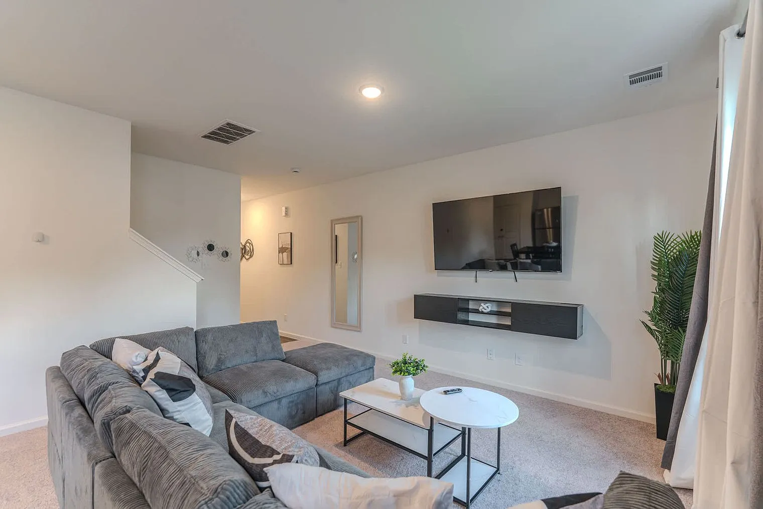 3 bed, 2.0 bath, 1496 sqft, $4,146 — Photo 4