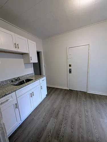 24 Coomes St #2R Photo 1
