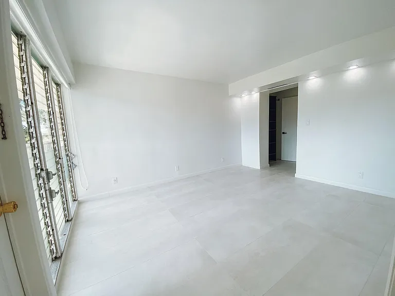 2755 NE 28th Ave #C1 — Photo 21