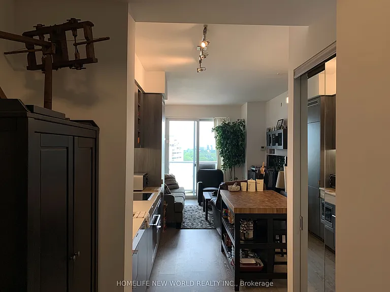 101 Erskine Ave #1004 — Photo 6