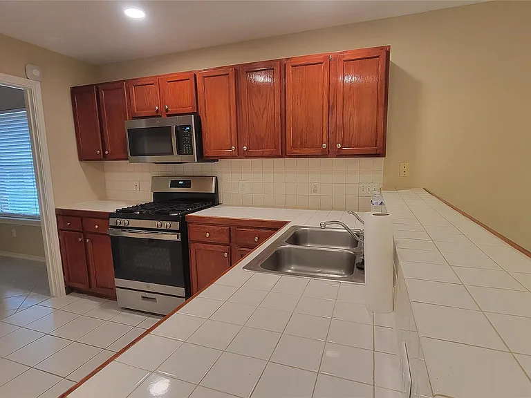 3335 Lakeland Gardens Dr — Photo 12