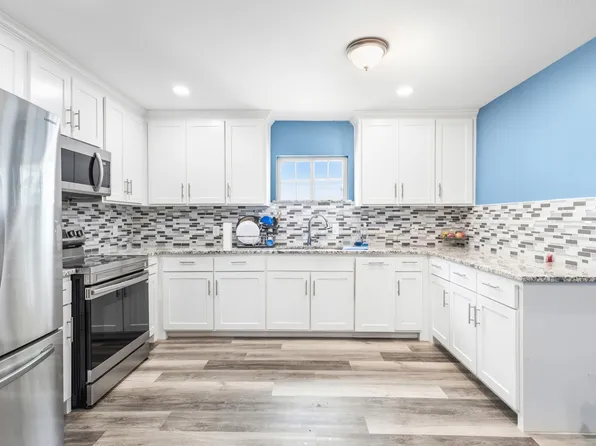 2006 Fort Worth St, Grand Prairie, TX 75050