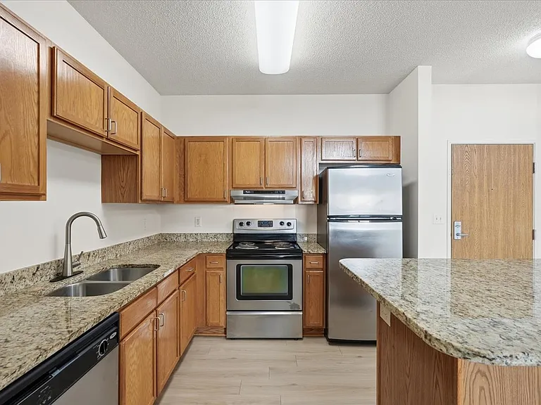 Crown Villa Apartments — Photo 5