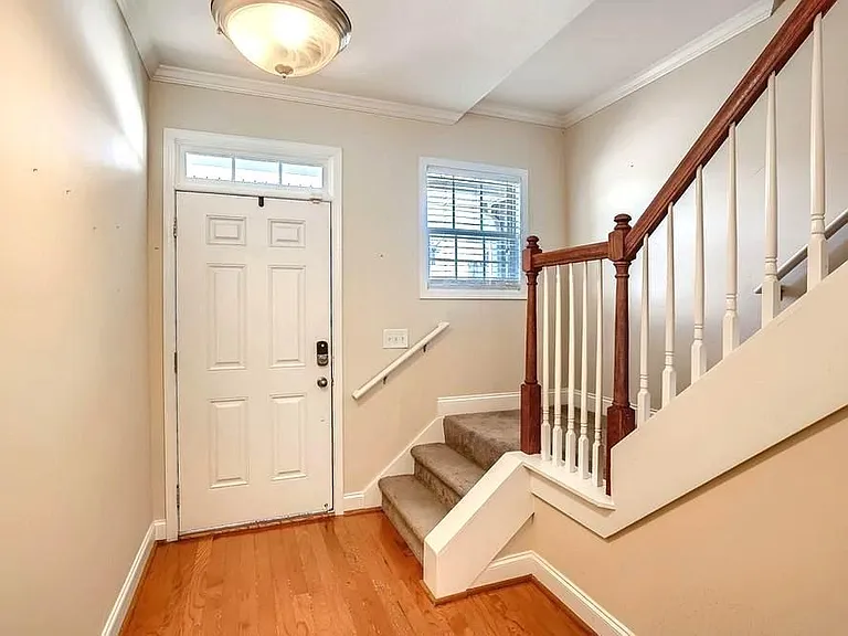 143 Linton Dr — Photo 3