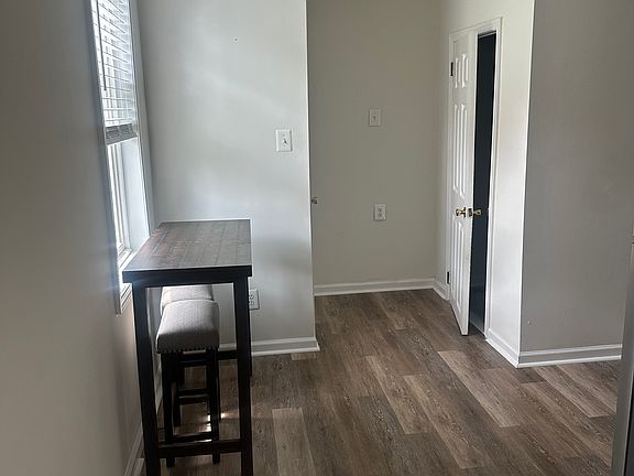 5th image of 305 Summit Ave APT 1