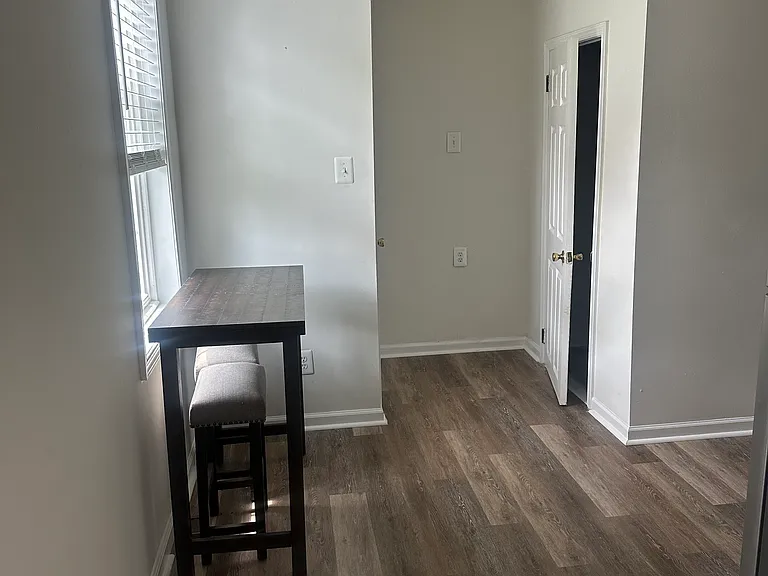 305 Summit Ave #1 — Photo 5