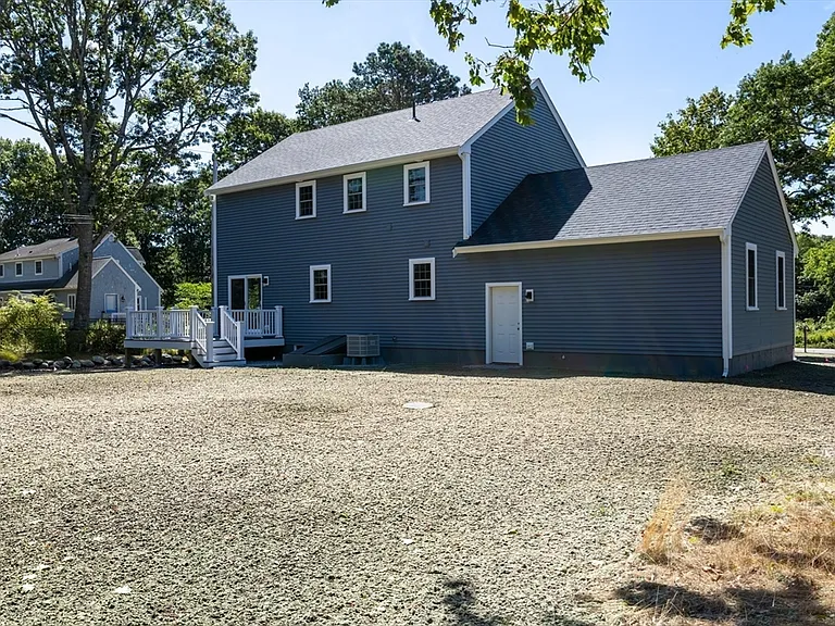 65 Great Neck Rd — Photo 6