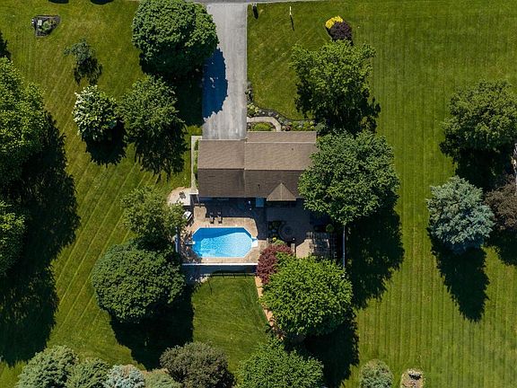4th image of 1015 Heritage Ave