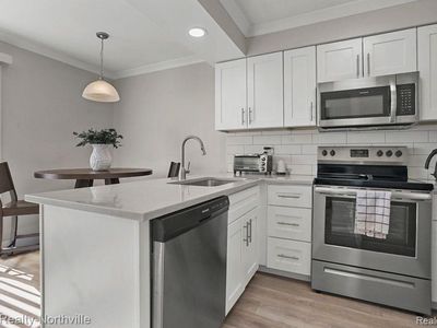 20933 Sherman Ave #16, Southfield, MI, 48033