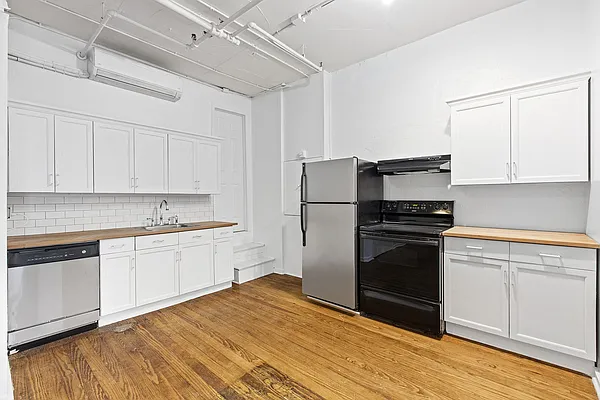 Rented by Avenues Real Estate | media 3