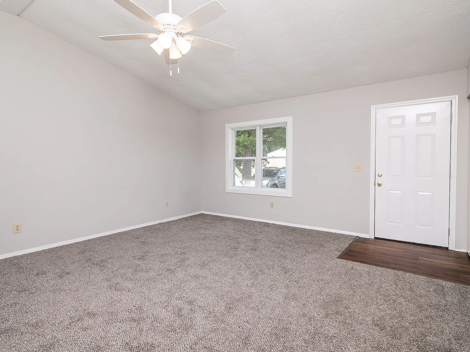 1113 Bryn Mawr Avenue - 1 — Photo 2