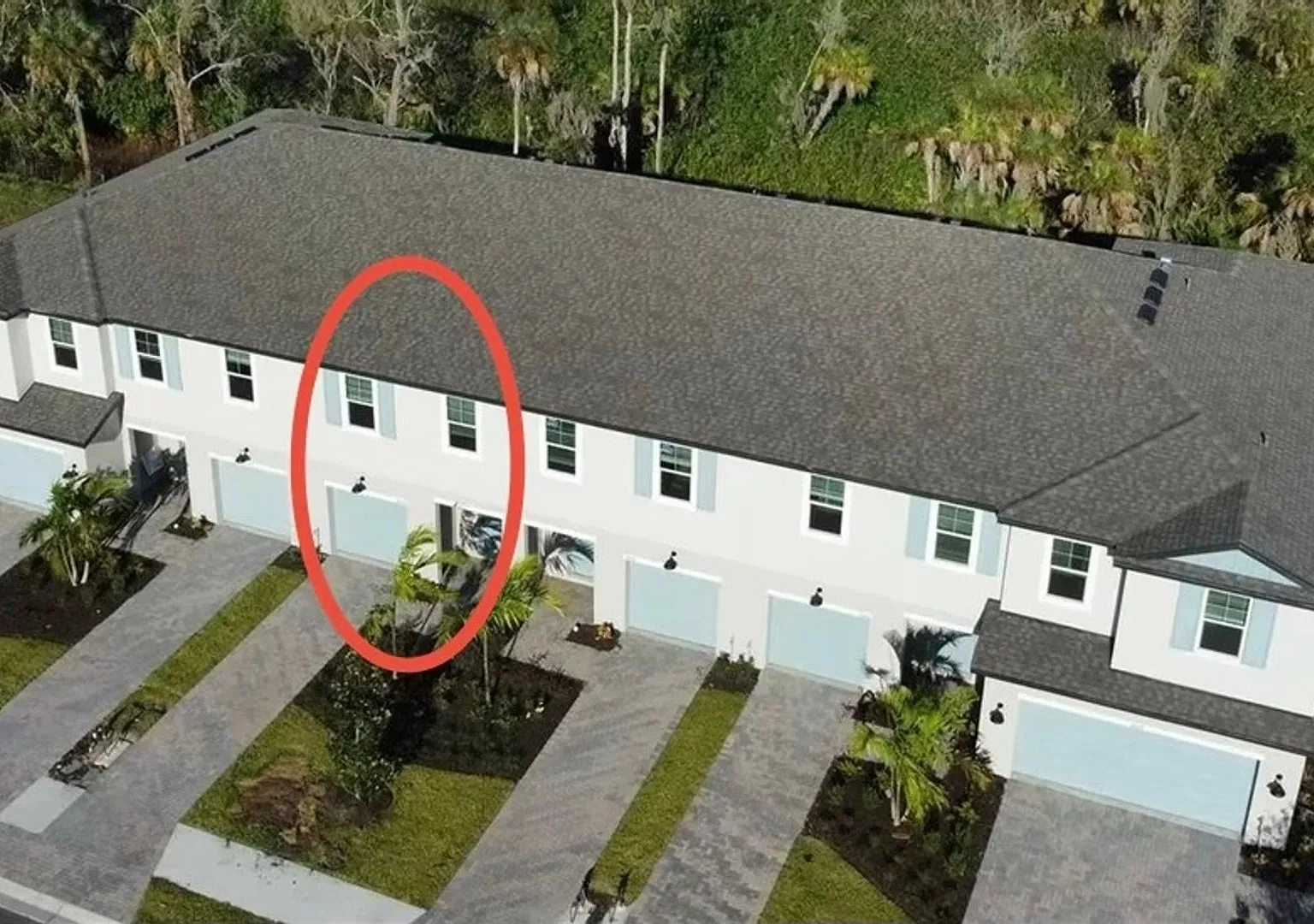 Beautiful 3-Bedroom Townhome| Conservation View| Wi-Fi & Cable Included — Photo 1