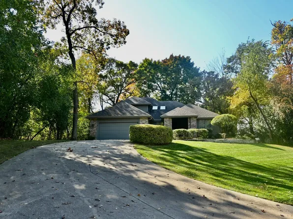 424 Windham Trl, Carpentersville, IL 60110