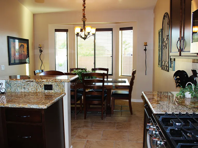 1074 Gleneagles Dr — Photo 9