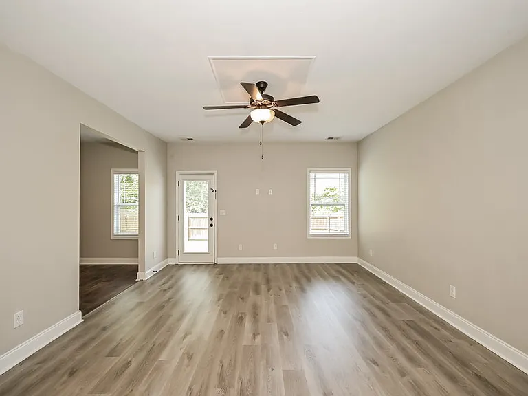 1217 Catawba Way — Photo 4