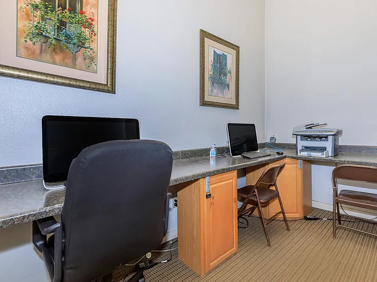 Lincoln Glens Apartments — Photo 10