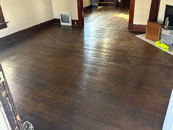4th image of 330 S 15th St