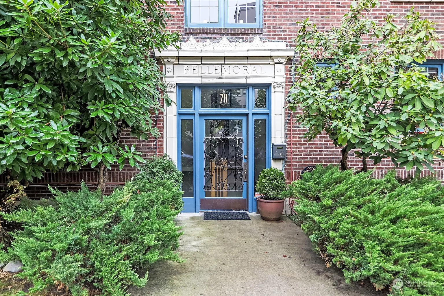 711 Belmont Place E #106 photo 1