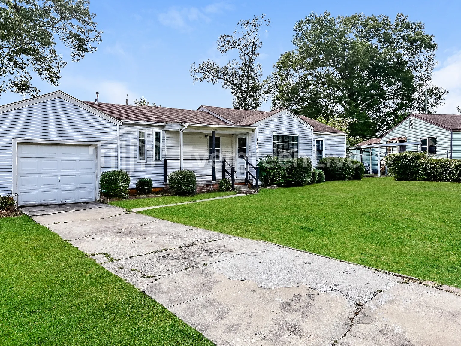 3 bed, 1.0 bath, 1024 sqft, $995 — Photo 2