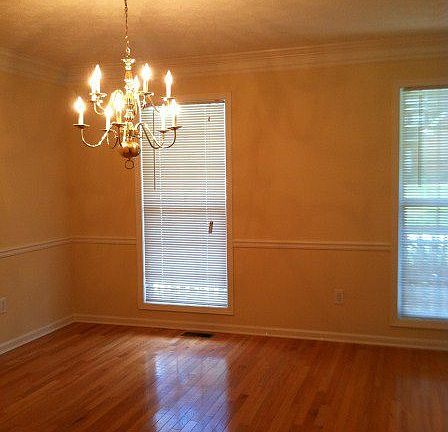 http://www.propertyboss.net/CustomerImages/EXCALIBR_92531/media/Properties/5106%20Heritage%20Oaks%20Lane%20SW%20(TERM)/zsmall_D5106-IMG_1931.JPG
