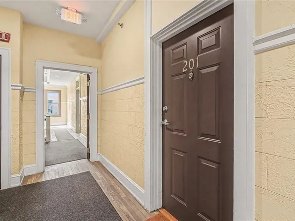2855 Peachtree Rd NE APT 201, Atlanta, GA 30305