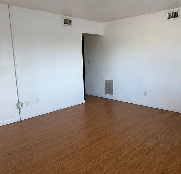 104 N 27th St #8 — Photo 2