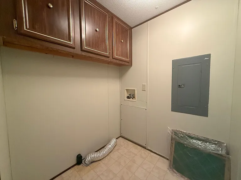 133 Patricia Ln — Photo 14