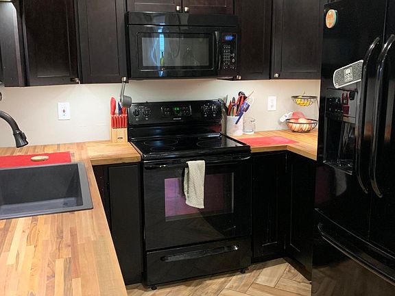 4th image of 7664 Chatham Cir