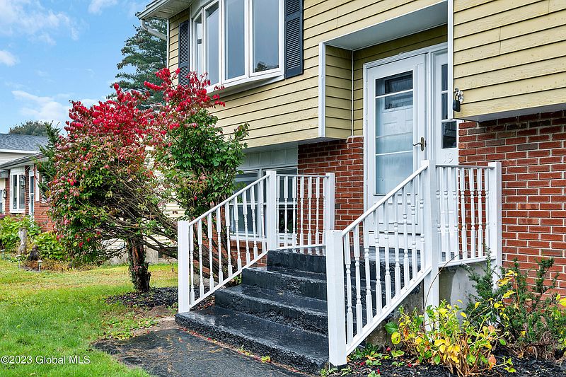 3rd image of 19 Donegal Avenue