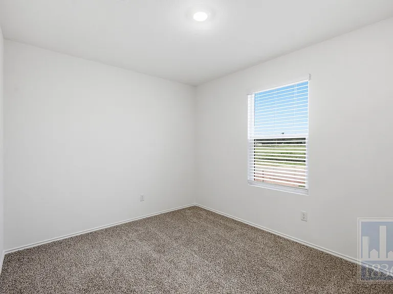 306 Constanza Trl — Photo 21