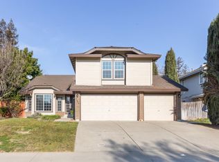 8905 Old Creek Dr, Elk Grove, CA 95758