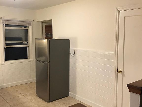 Kitchen view to the back.