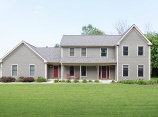 978 Plum Tree Rd, Fox River Grove, IL 60021