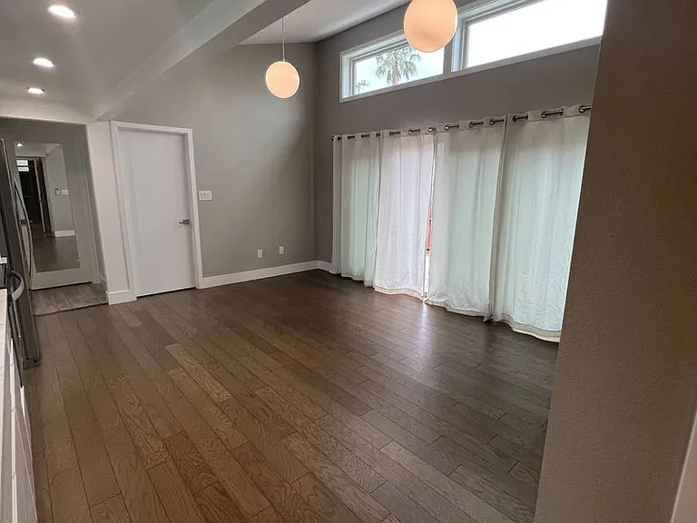 2 bed/2 bath charming TINY house in Concord — Photo 6