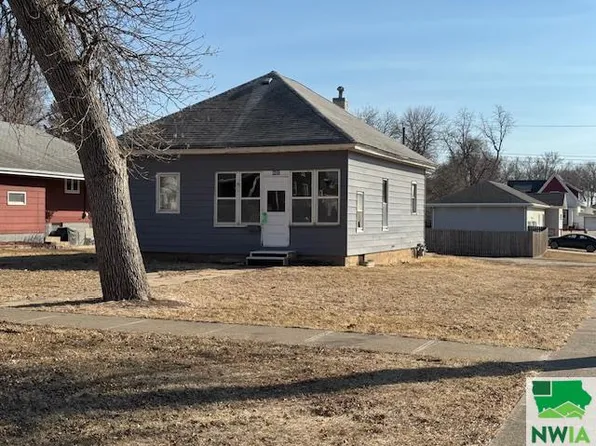 402 Jackson St, Moville, IA 51039