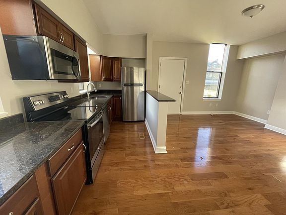 4th image of 914 Western Ave APT 3