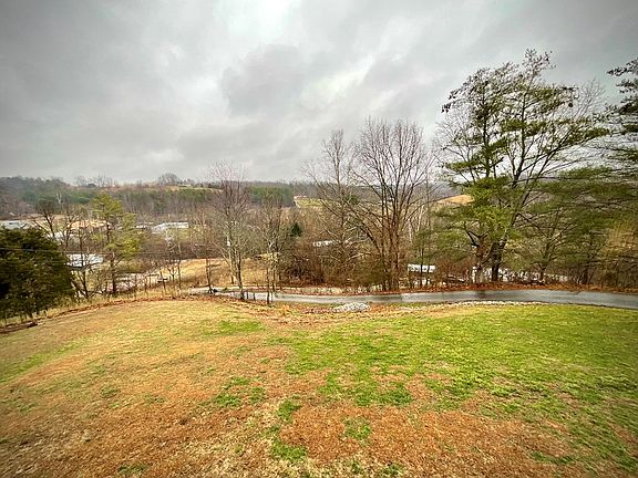 3rd image of 376 Rolling Hill Rd