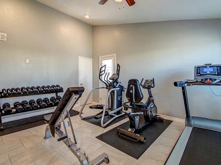 Bay Bluff Apartments — Photo 10