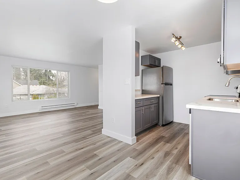 The Hallmark Apartments — Photo 11