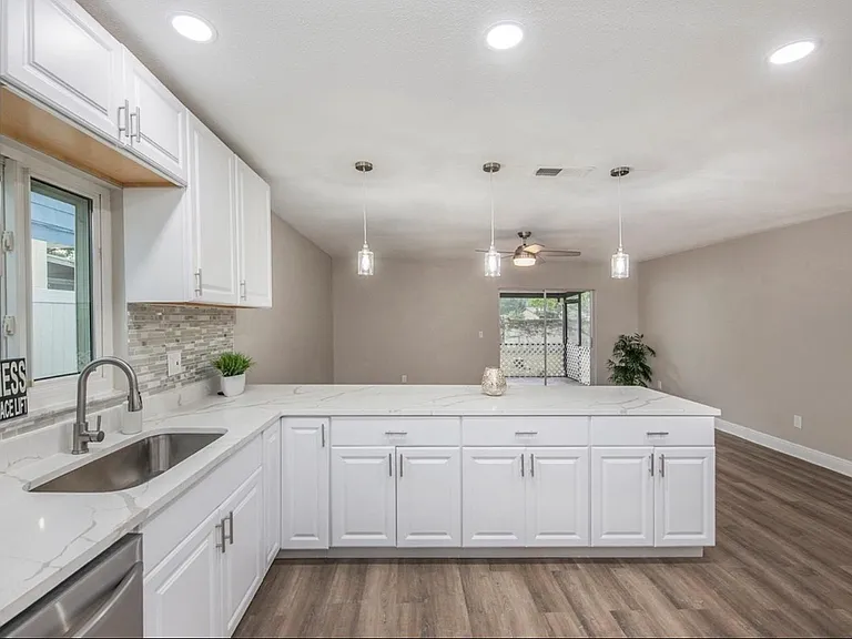 3909 Briarlake Dr — Photo 5