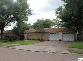 413 Salisbury Ln, Victoria, TX 77904