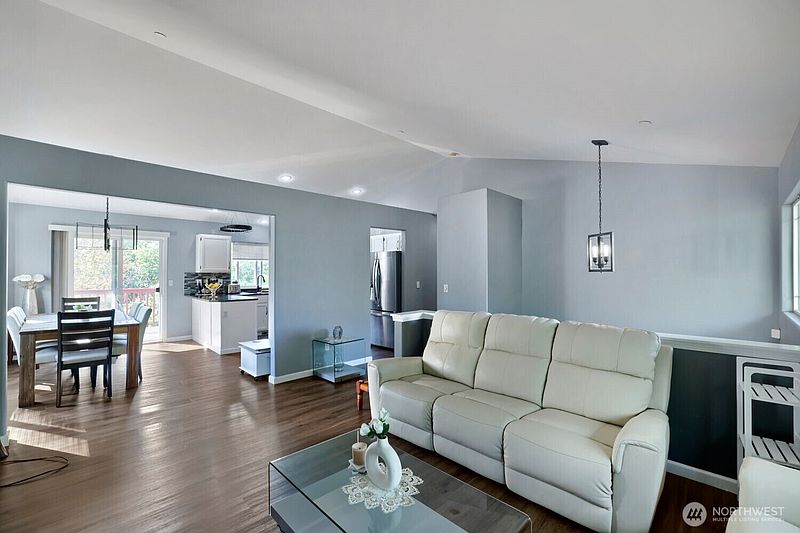 5th image of 620 90th Street SW