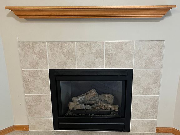 2nd image of 90 E Jefferson St #8