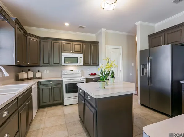 7967 Tara Dr, Denham Springs, LA 70726