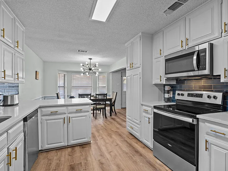 7628 Hunt Dr — Photo 12